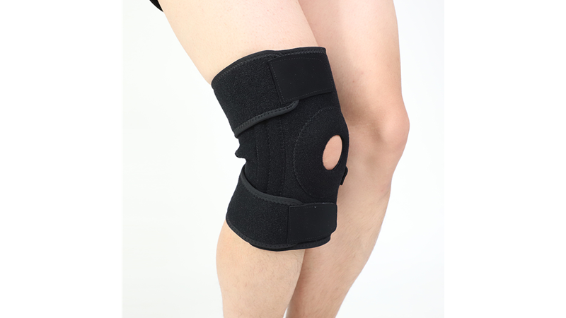 Neoprene   knee sleeve with patella cutout